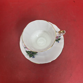 Royal Windsor Tea Cup And Saucer Roses Fine Bone China Made In England 