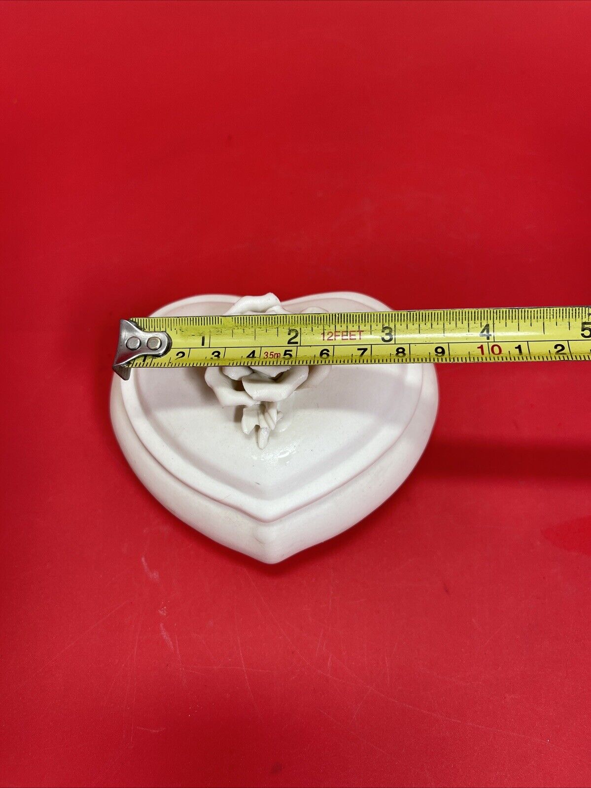 Ceramic trinket boxes, round and heart shaped, with rose, matte finish.Lot2
