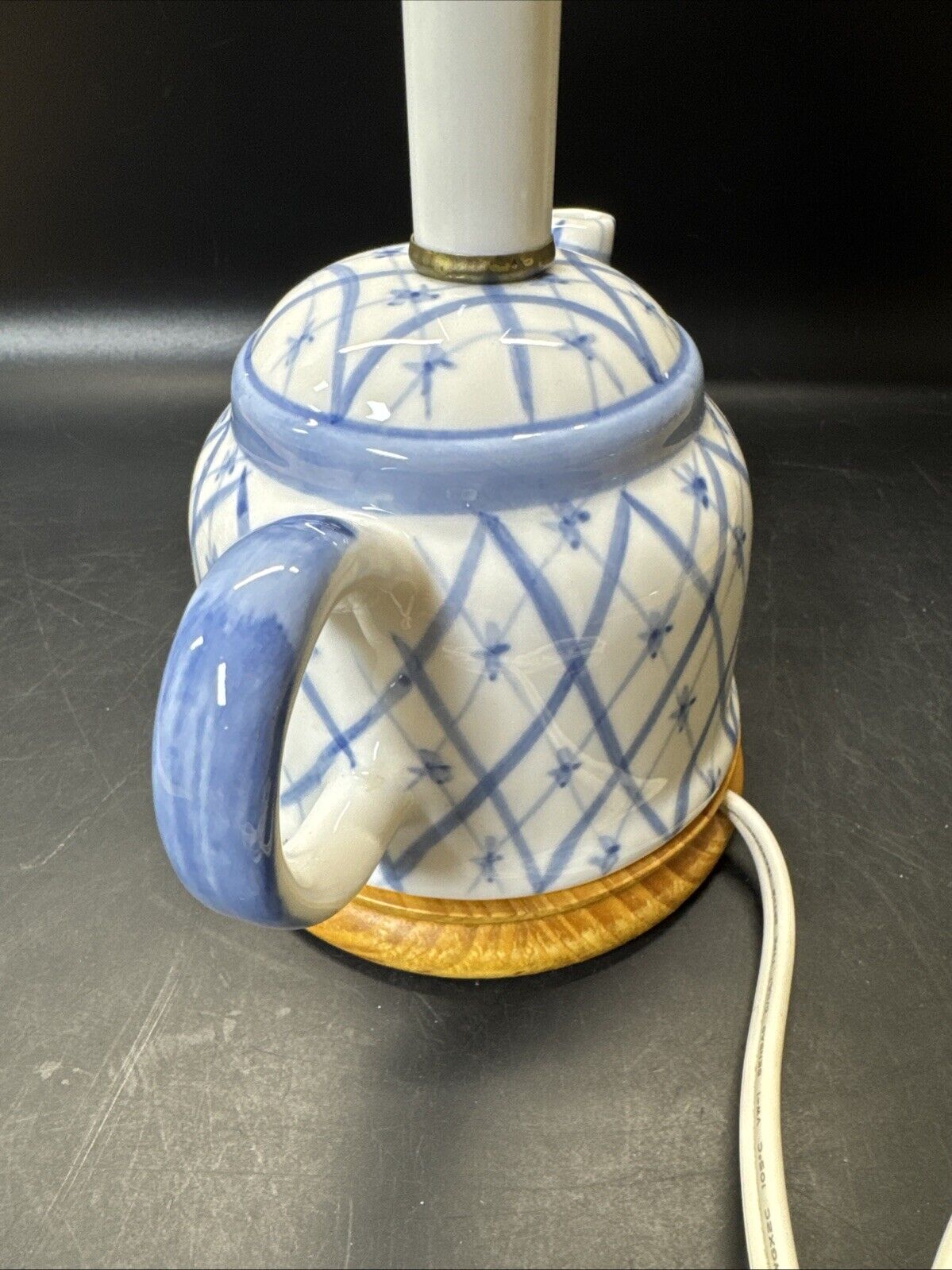 Vintage Hand-Painted Blue and White Teapot Accent Table Lamp