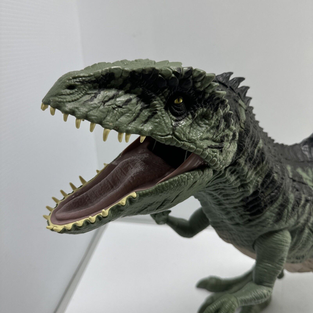 Jurassic World:Dominion Strike n Roar Gigantosaurus Dinosaur Toy GWD68