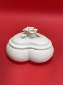 Ceramic trinket boxes, round and heart shaped, with rose, matte finish.Lot2