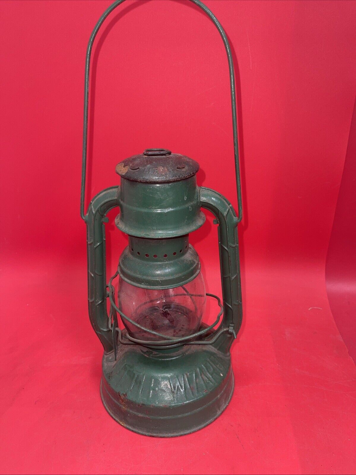 Vintage DIETZ Little Wizzard Vesta New York USA Globe Lantern Dented 12"