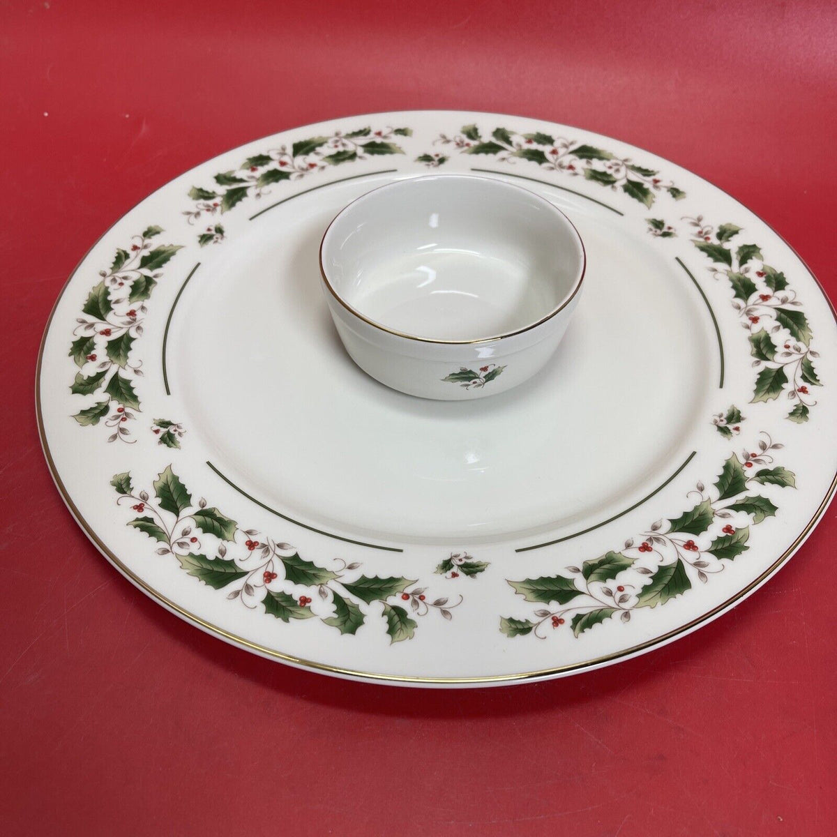 NIB PORCELAIN WARE 12" PRETZEL DISH Holly & Berry Pattern w/ Gold Trim, Japan