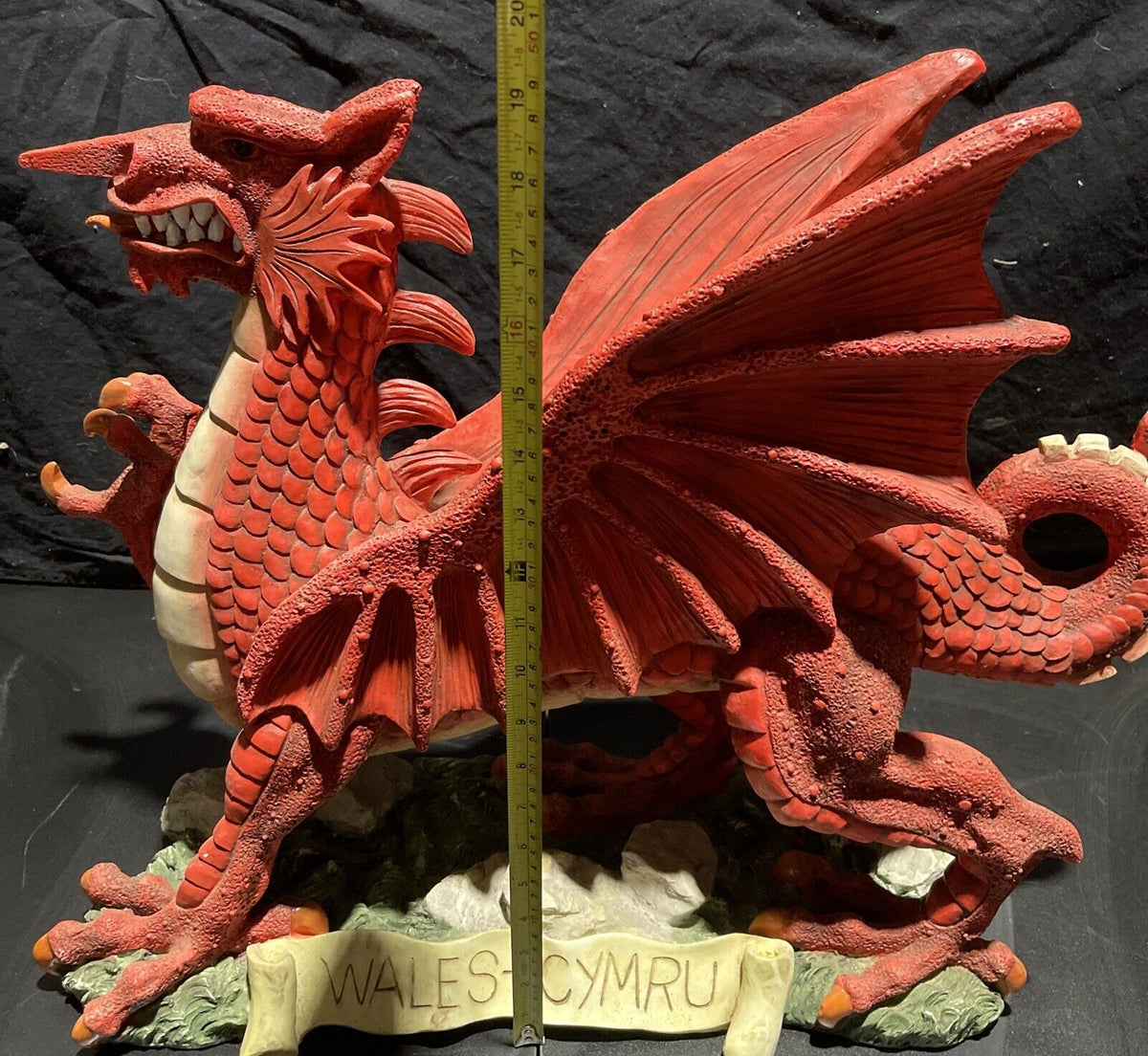 Design Toscano The Red Welsh Dragon Statue Wales Cymru