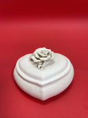 Ceramic trinket boxes, round and heart shaped, with rose, matte finish.Lot2