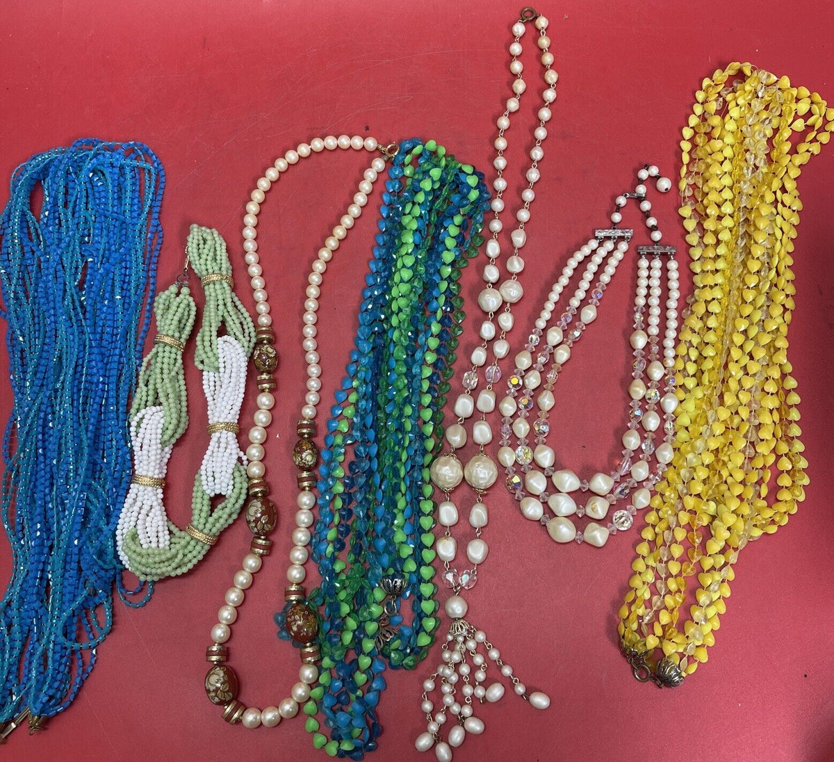 Lot of 7 vintage jewelry Necklaces *1