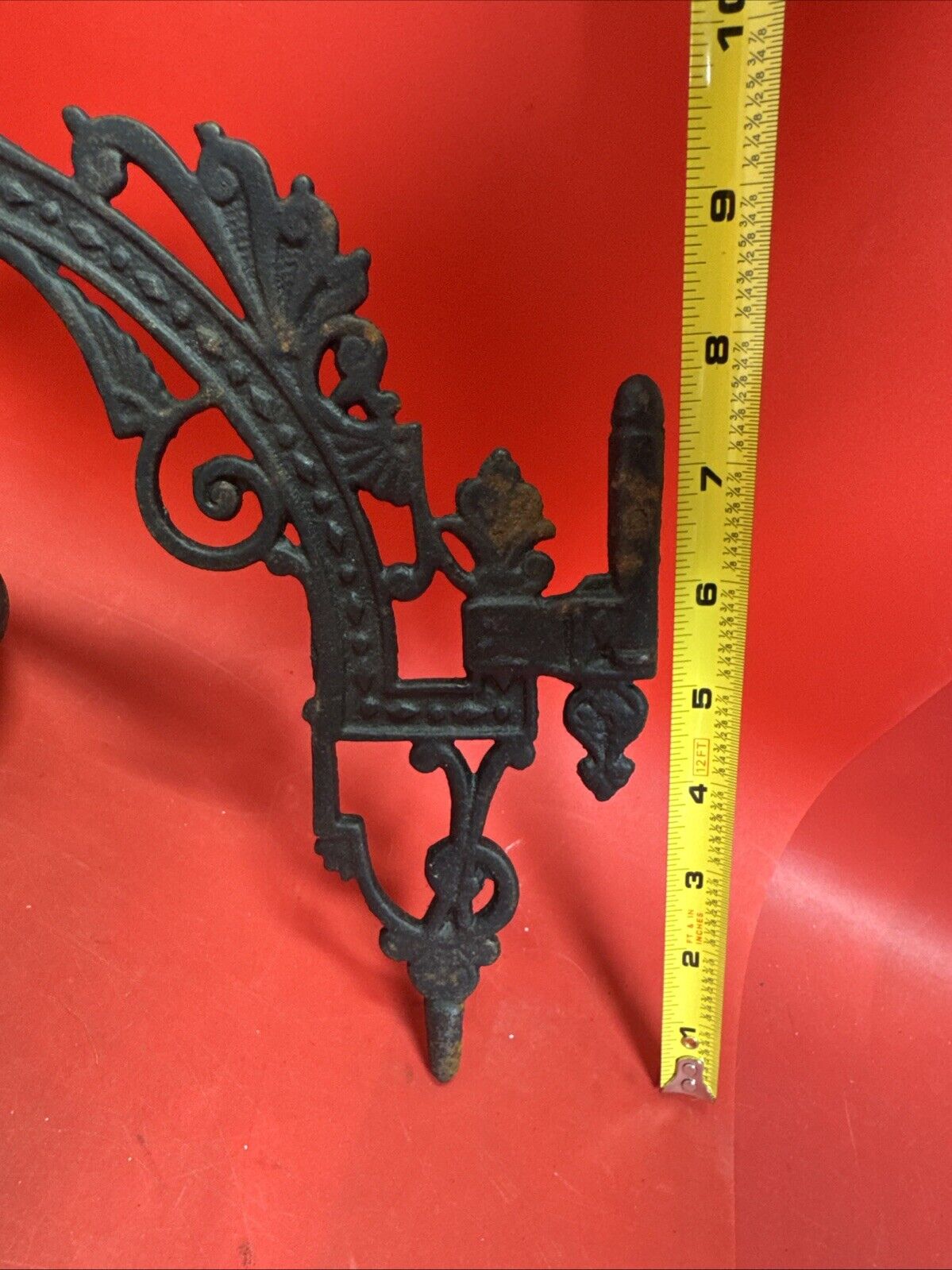 EARLY AMERICAN VICTORIAN STYLE 11 INCH CAST-IRON WALL BRACKET FOR OIL LAMPS