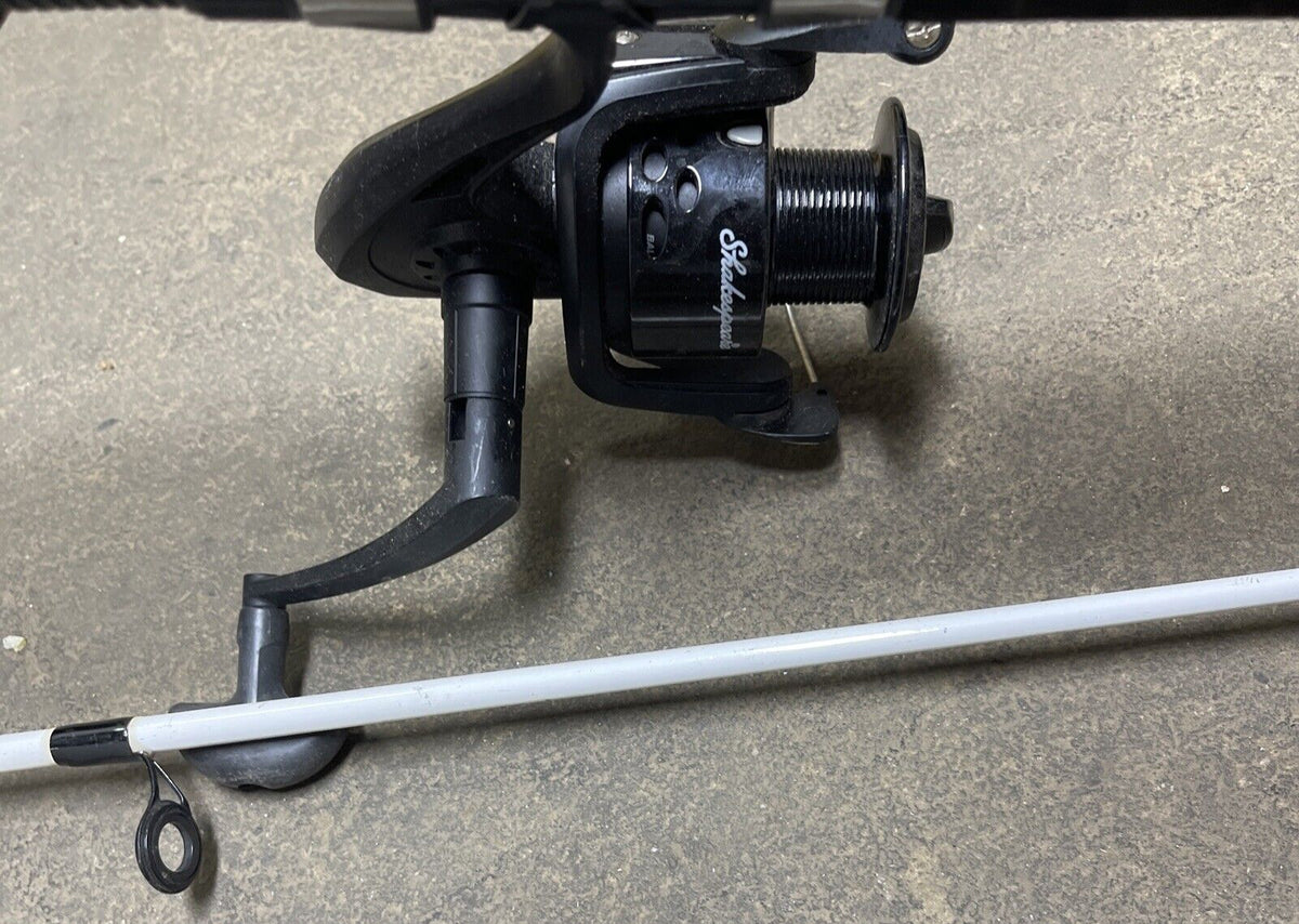 Shakespeare Tiger TIGBLKSP 70 2M 7’0” 2-piece Spinning Fishing Rod & Reel