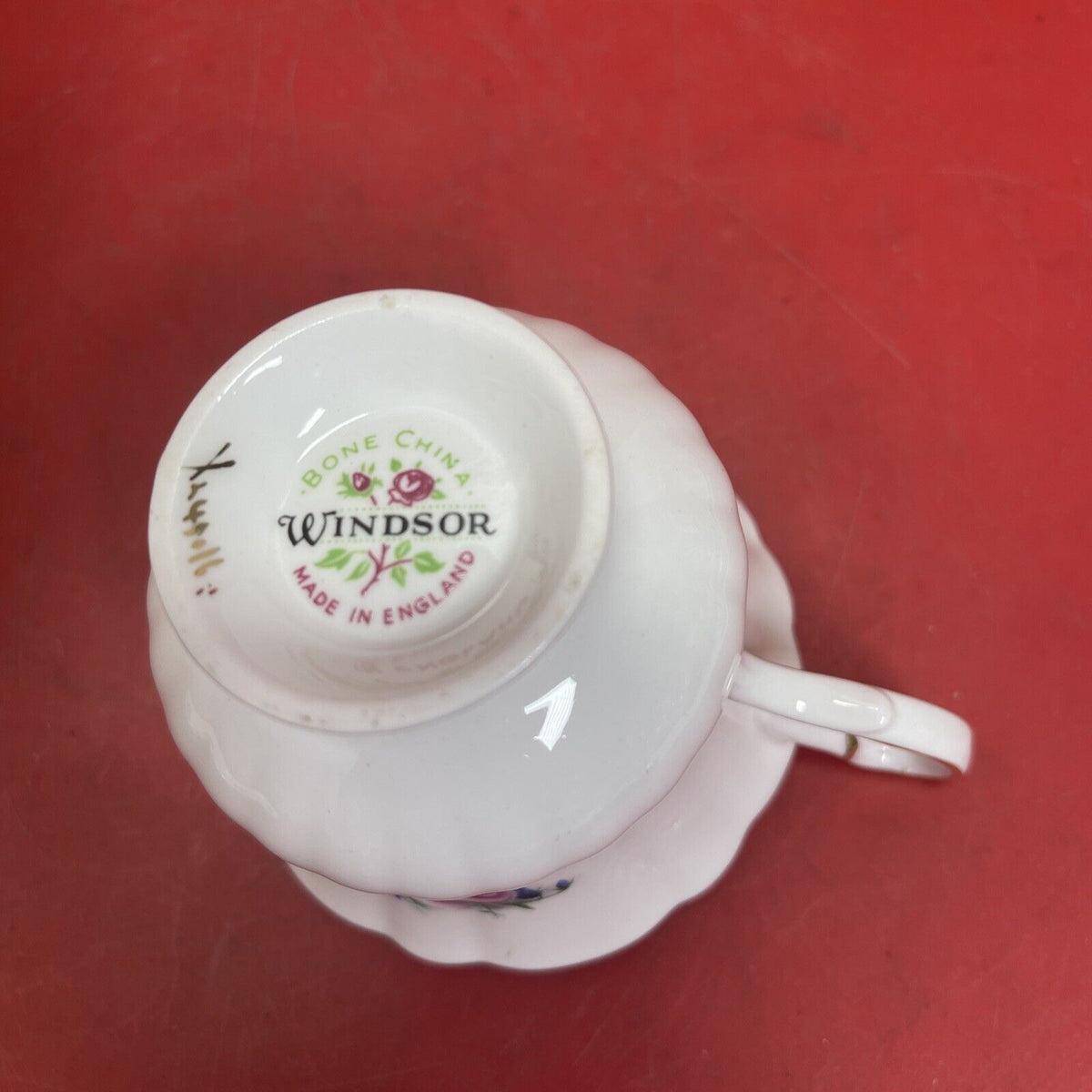 Royal Windsor Tea Cup And Saucer Roses Fine Bone China Made In England 