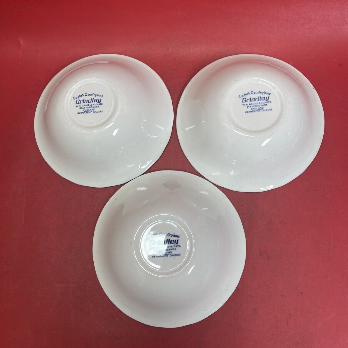 Vintage Grindley English Country Inns Blue & White Coupe Cereal Plates Lot 8