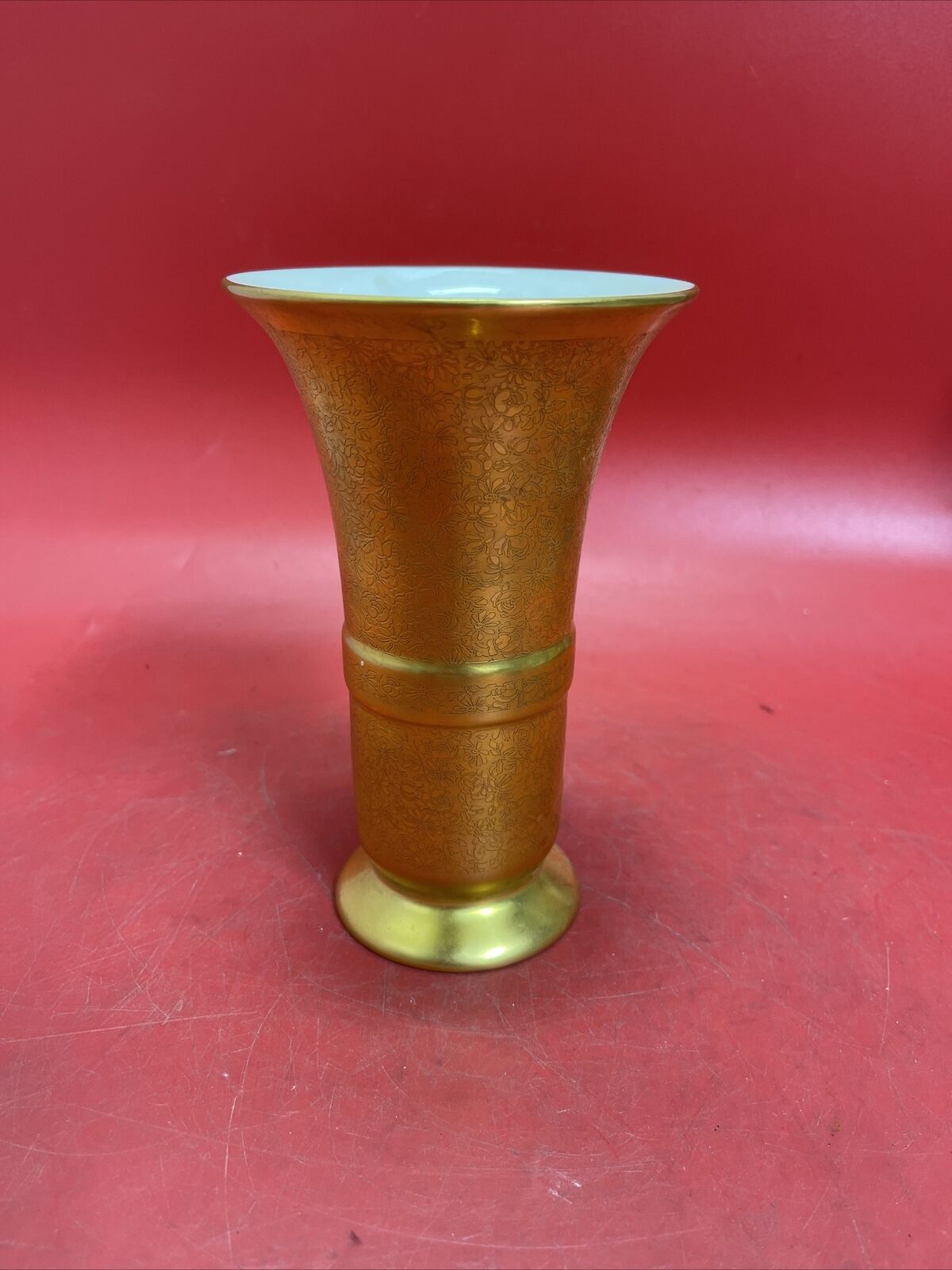 Pickard 7 In Gold Etched Daisy & Rose White Enamel Interior Fluted Vase