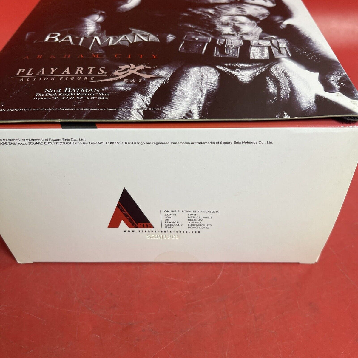 Play Arts Kai Action Figure No.4 BATMAN Arkham City Dark Knight Returns Skin