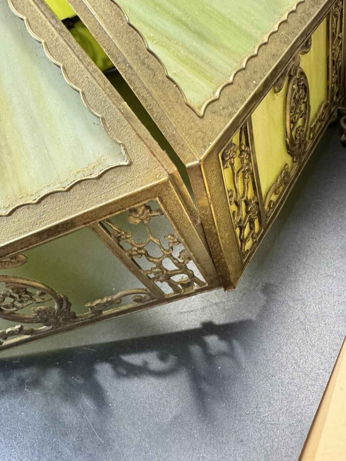 VINTAGE ENGLISH TUDOR TIFFANY STYLE SLAG GLASS HANGING LAMP LIGHT FIXTURE