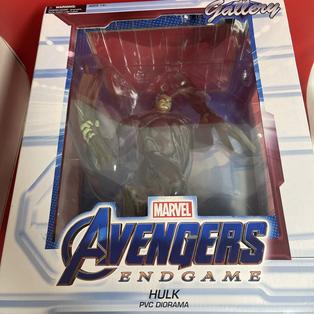 Marvel Gallery Avengers Endgame Tracksuit HULK Figure PVC Diorama
