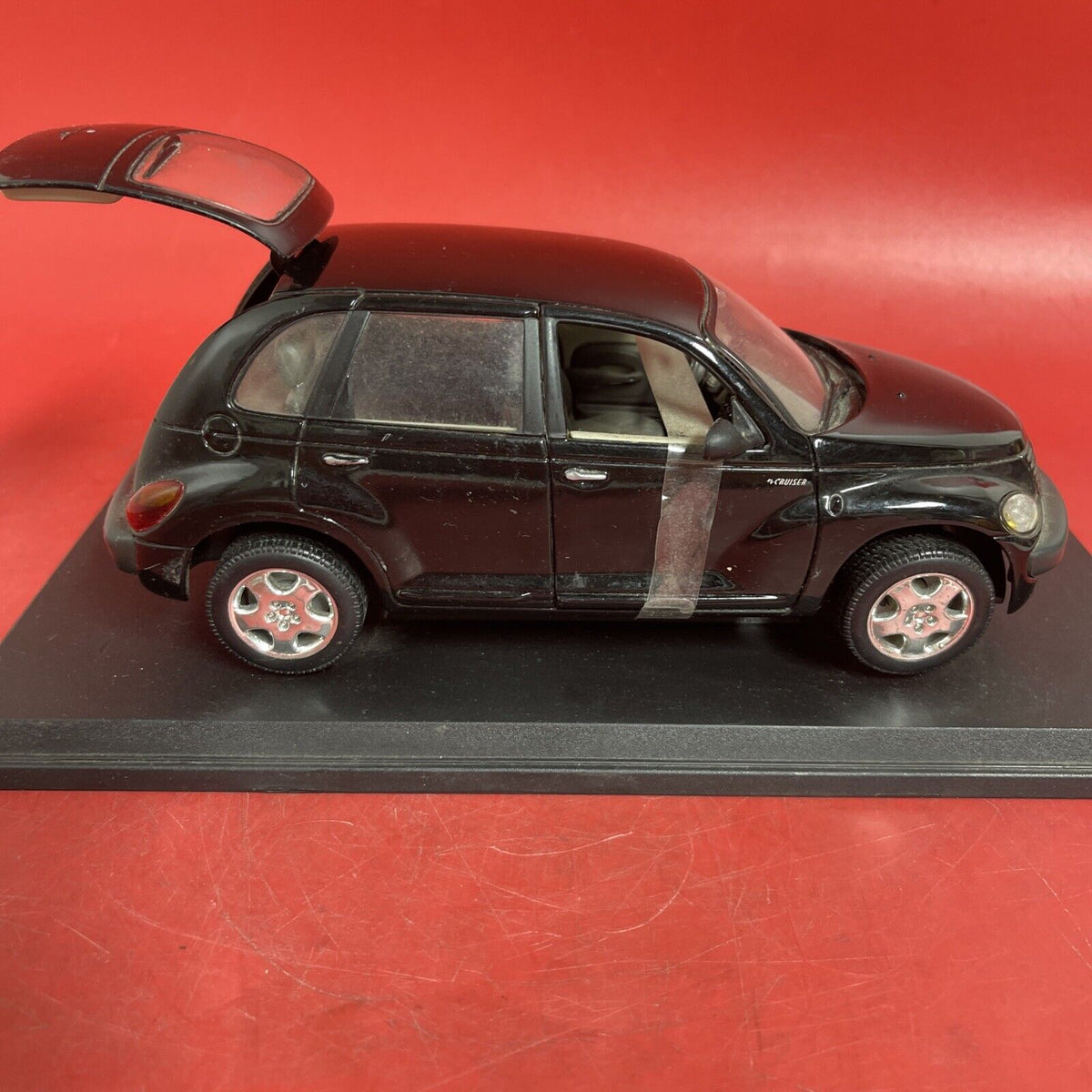 Maisto Chrysler PT Cruiser Special Edition 1/18 Scale