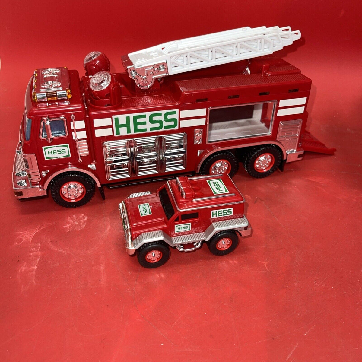 Hess 2005 Wreck Truck with Rescue Vehicle - Original Box and Bag