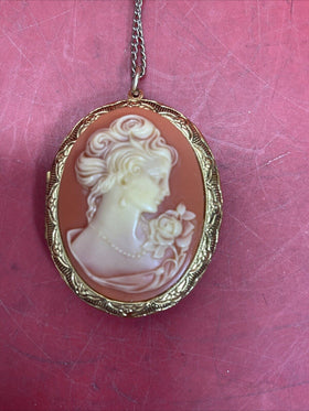 Vintage Victorian Revival Faux Cameo Gold Pendant Photo Locket Chain Necklace