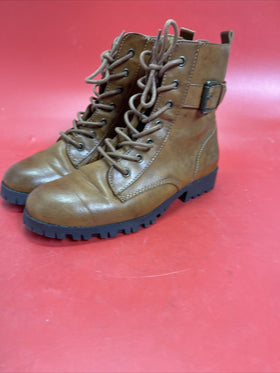 Boots women size 9 M