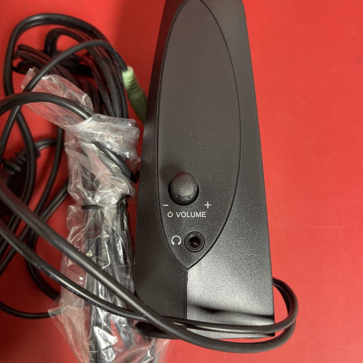 set of 2 Logitech speakers for your computer!