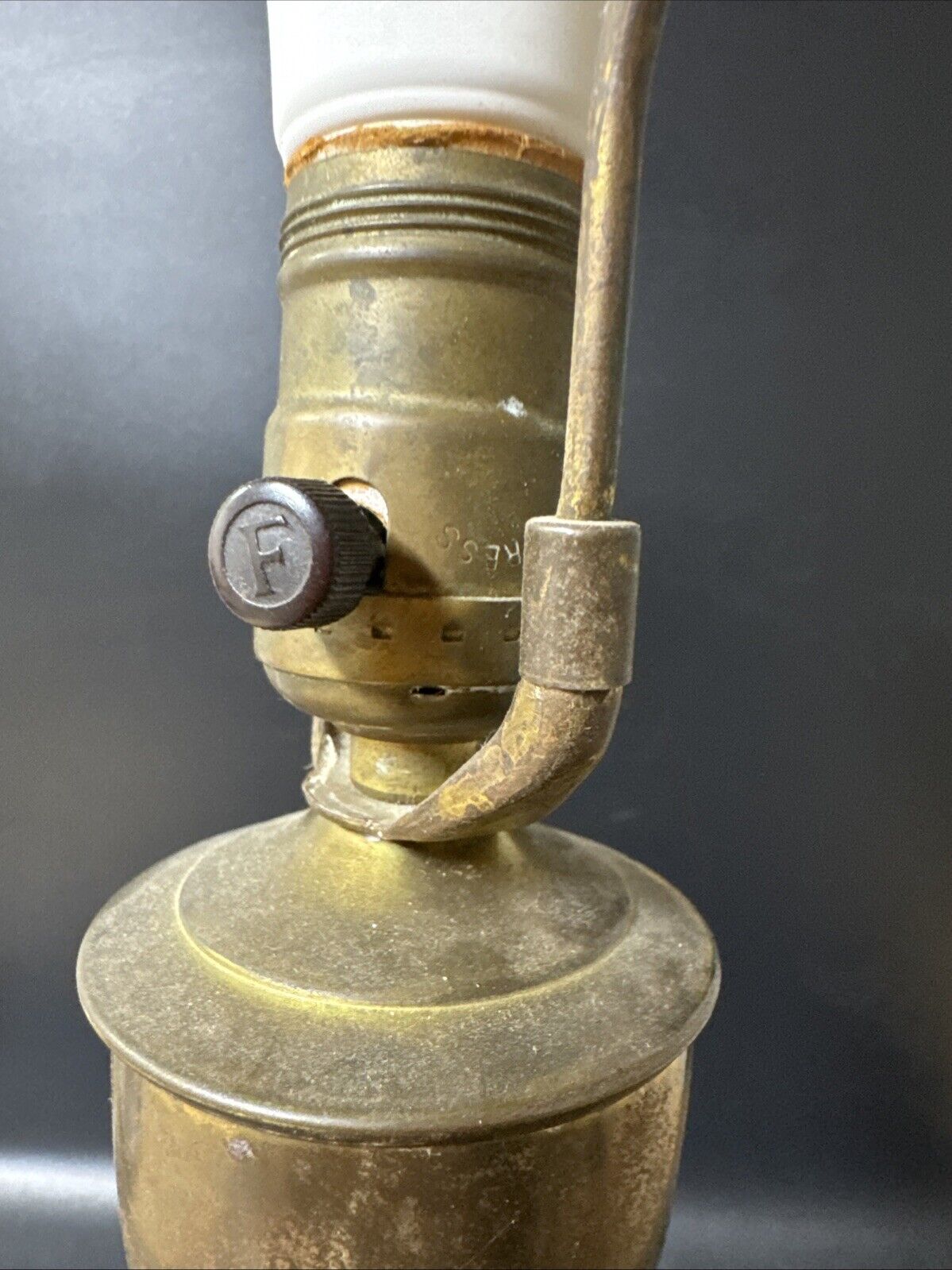 VINTAGE BRASS TABLE LAMP 23” Tall