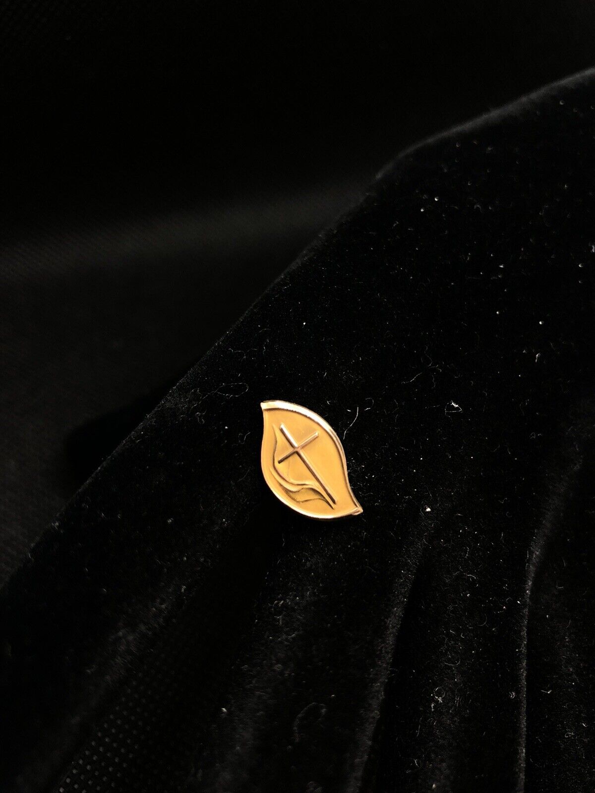 1/10 10K Cross Lapel Pins