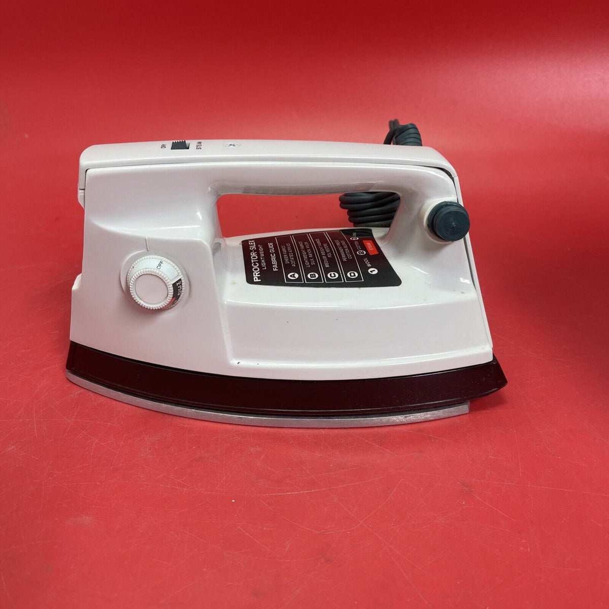 VINTAGE PROCTOR-SILEX LIGHTWEIGHT STEAM / DRY IRON #I1300, MADE IN U.S.A. NIB
