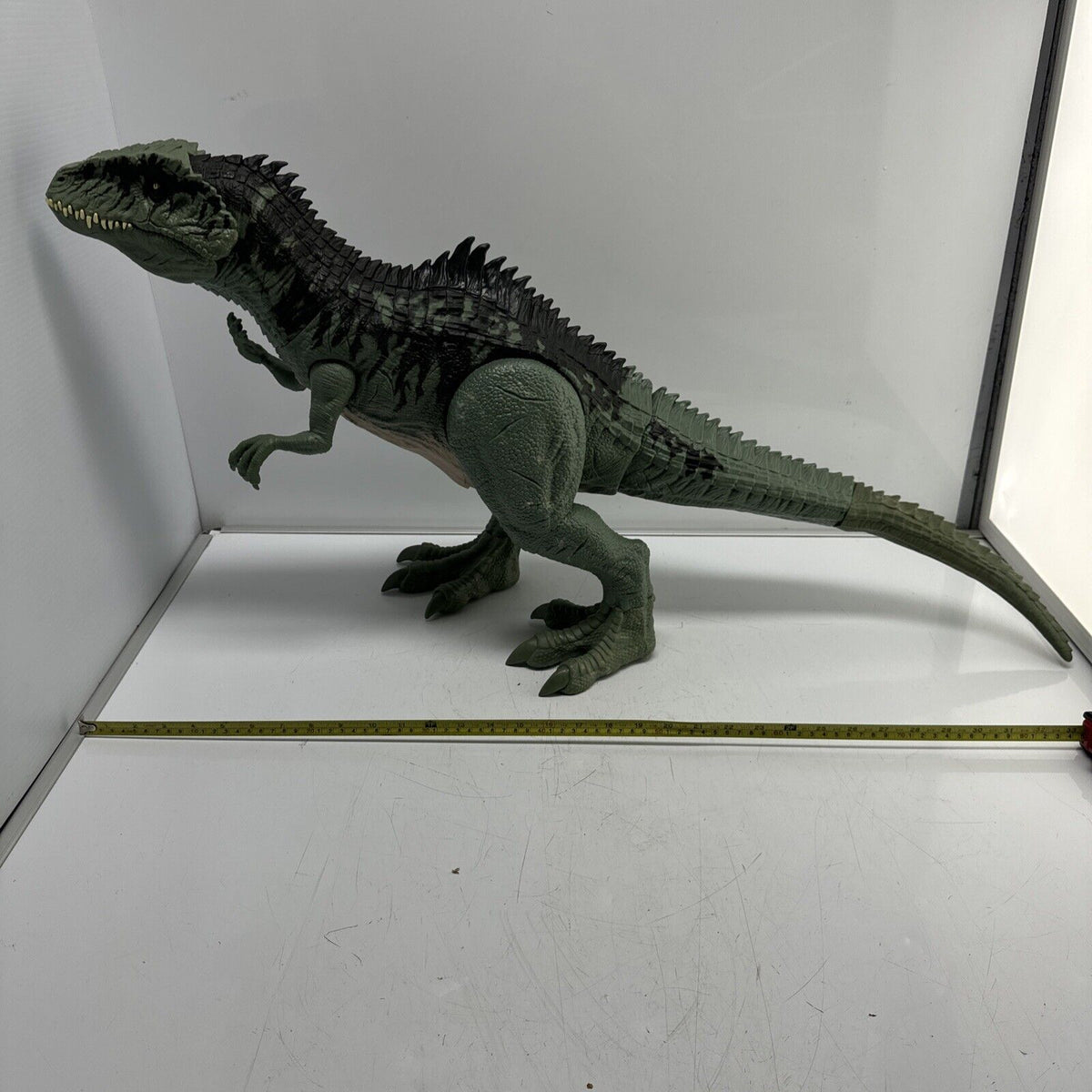 Jurassic World:Dominion Strike n Roar Gigantosaurus Dinosaur Toy GWD68