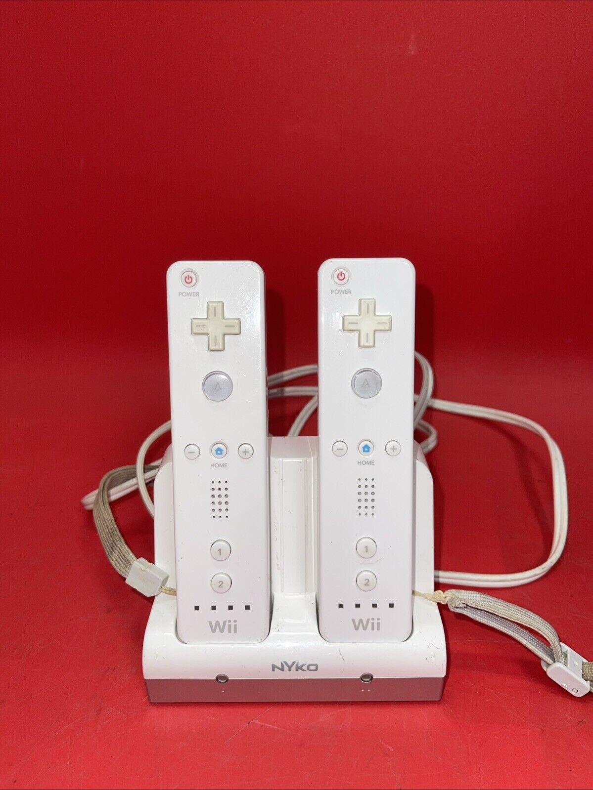 Nintendo Wii Remote Charging Station By Nyko - 3Controller + 1 Nunchucks Bundle