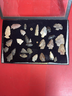 Native American Artifacts Lot 28 w/ Frame Arrowheads Collection 12”x8” Frame