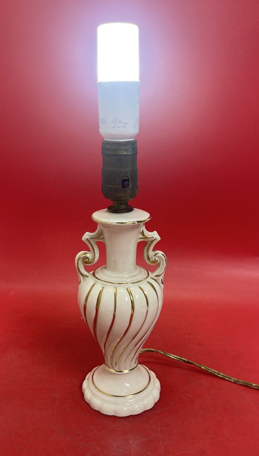 Vintage Victorian Ceramic Table Lamp