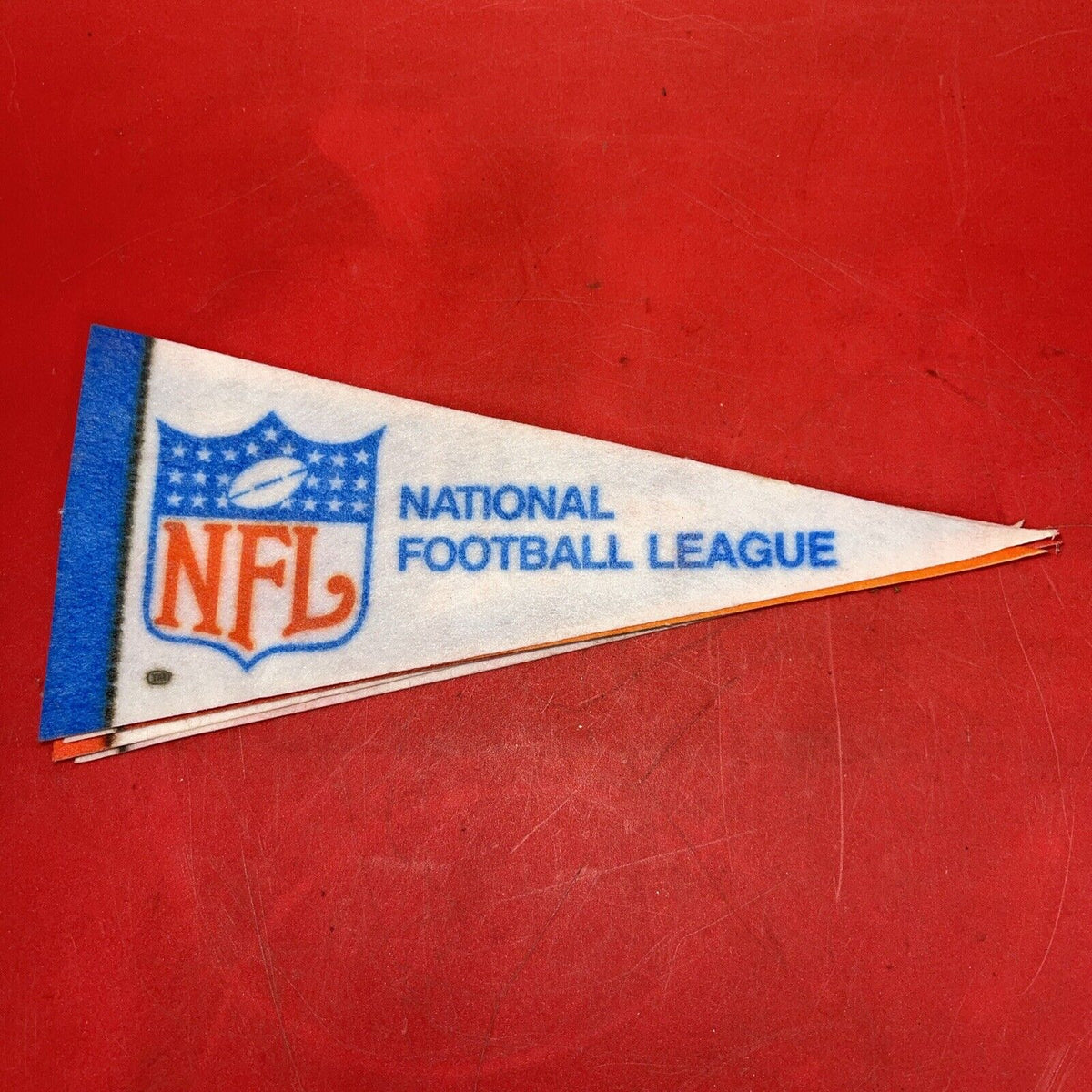 10 PENNANTS of different baseball teams.  National League *1