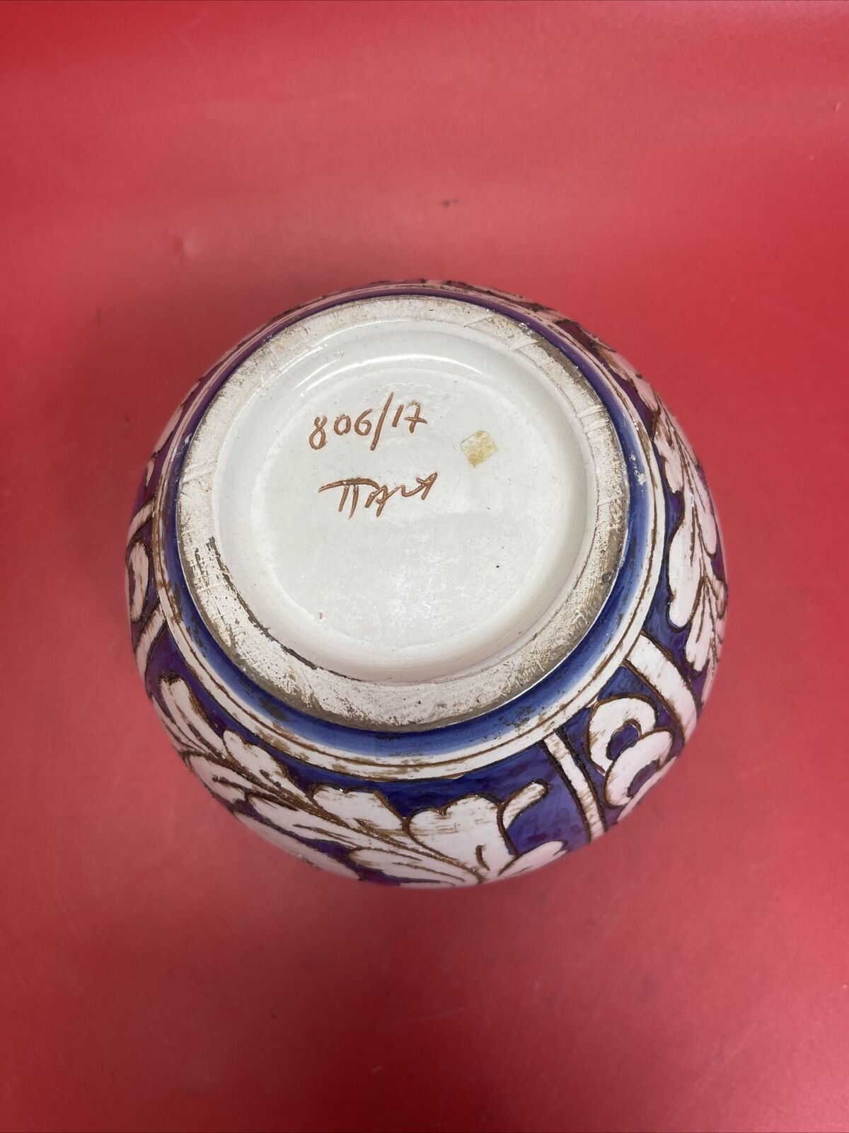 Vintage pot 806/17 Signed