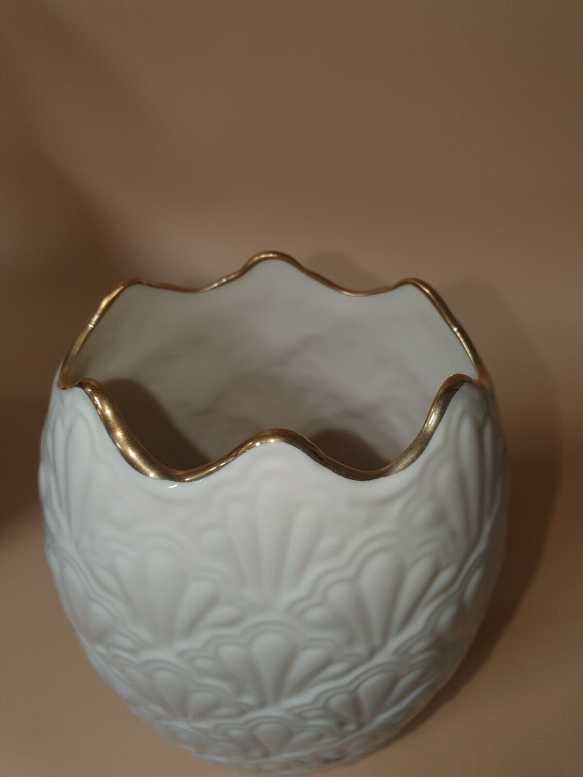 Lenox Scalloped Jacquard Ivory Vase with Gold Trim