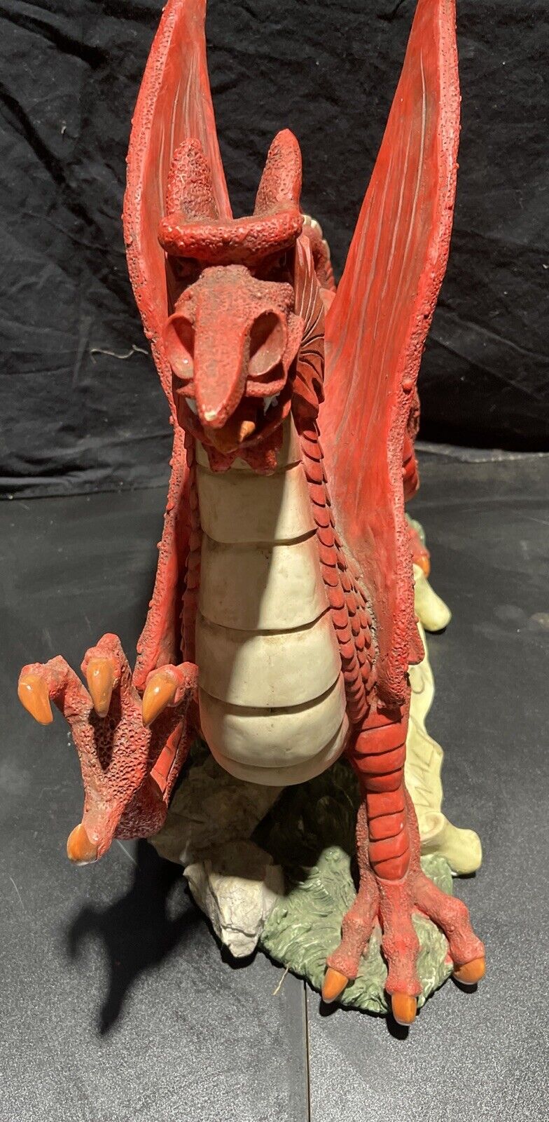 Design Toscano The Red Welsh Dragon Statue Wales Cymru