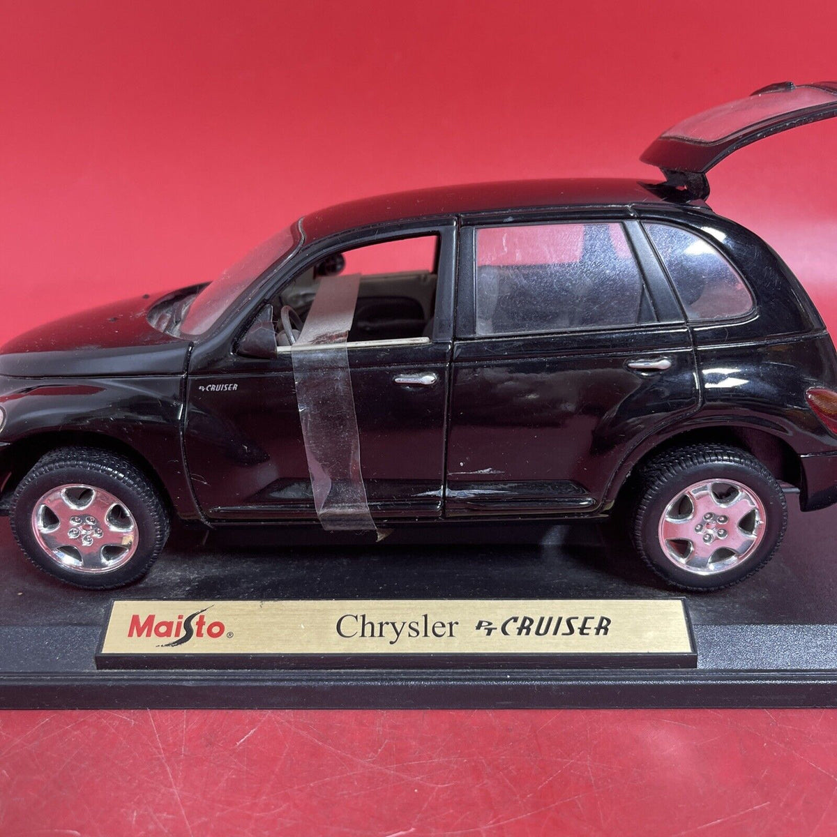 Maisto Chrysler PT Cruiser Special Edition 1/18 Scale