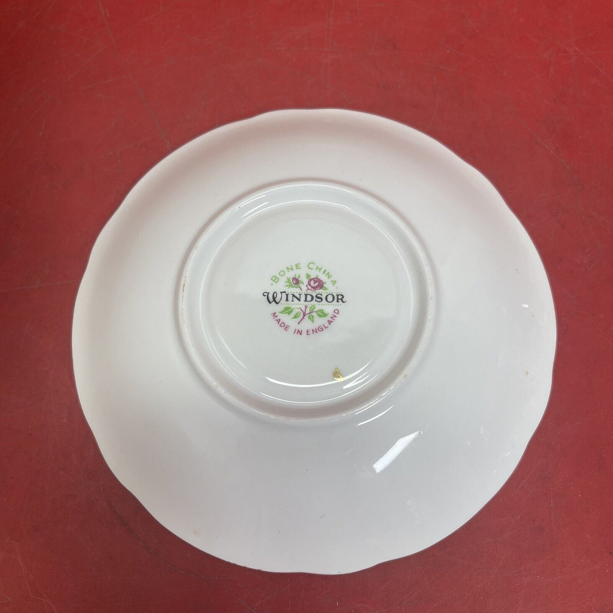 Royal Windsor Tea Cup And Saucer Roses Fine Bone China Made In England 
