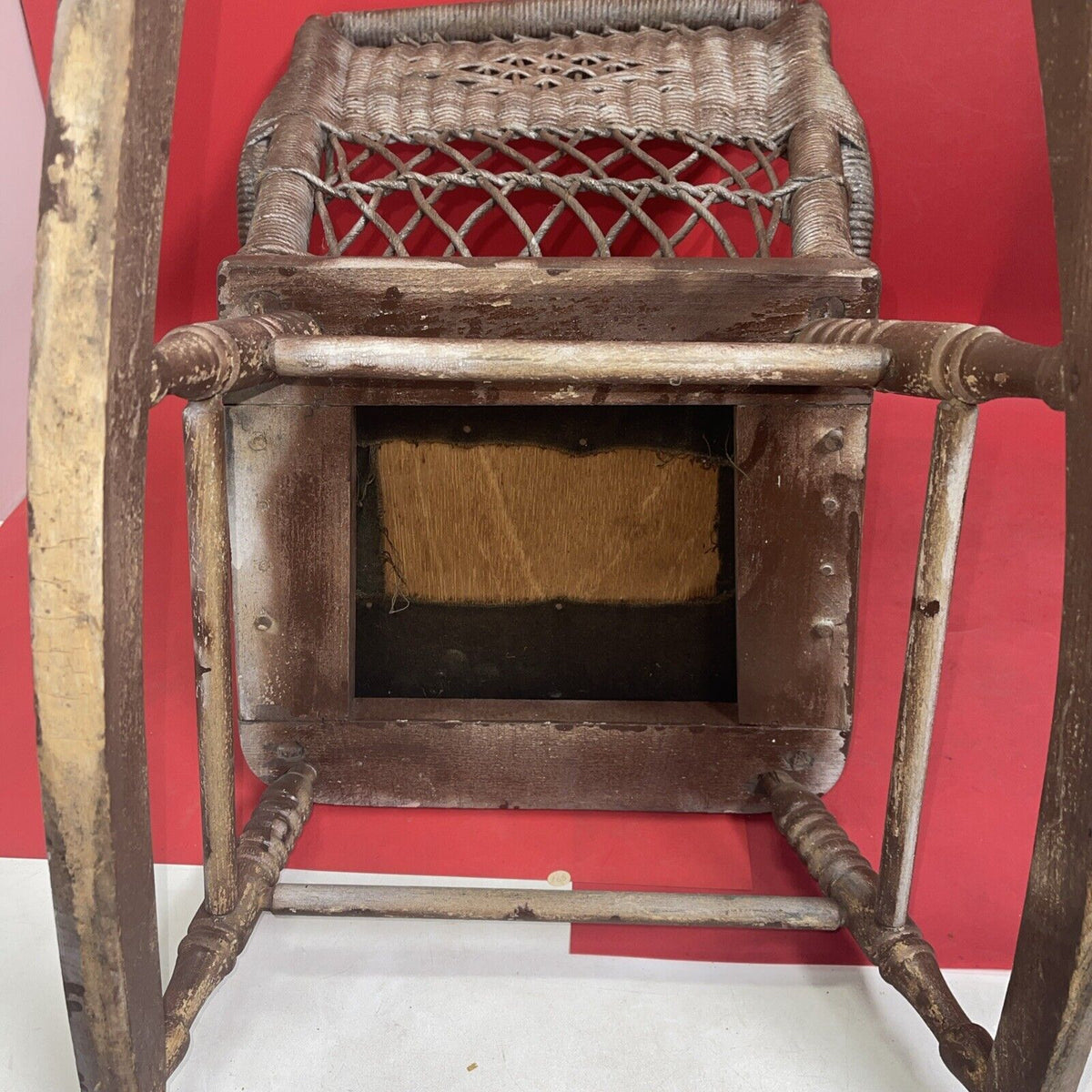 ANTIQUE CHILDS WICKER ROCKING CHAIR EXCELLENT CONDITION