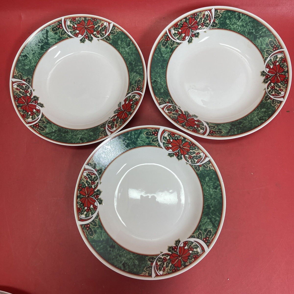 GIBSON EVERYDAY CHINA 14 pc PLACE SETTING w/BERRIES, LEAVES & BOW