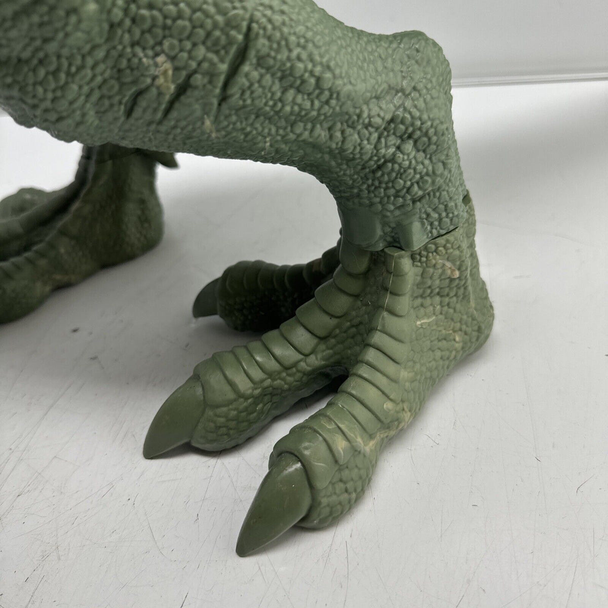 Jurassic World:Dominion Strike n Roar Gigantosaurus Dinosaur Toy GWD68