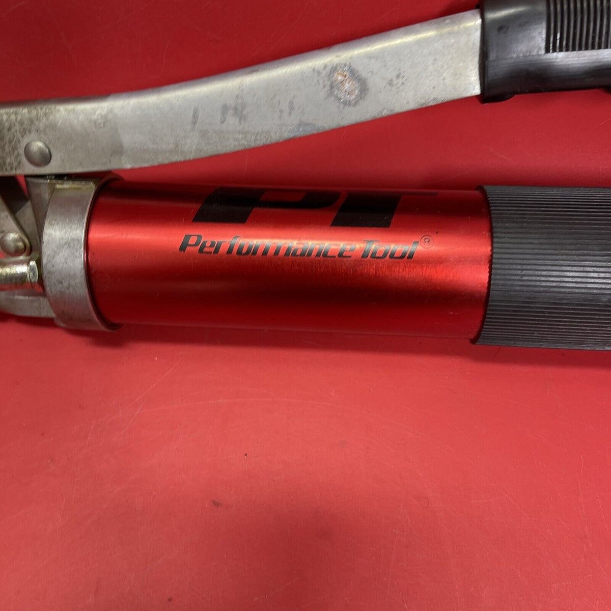 PERFORMANCE TOOL GREASE GUN