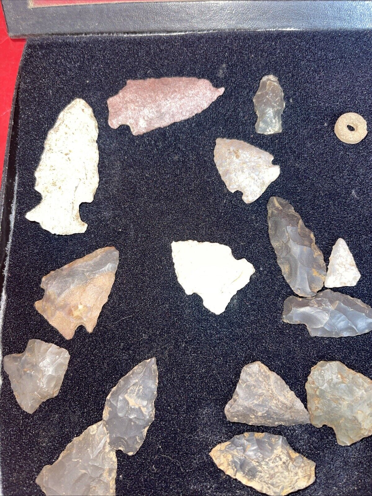 Native American Artifacts Lot 28 w/ Frame Arrowheads Collection 12”x8” Frame
