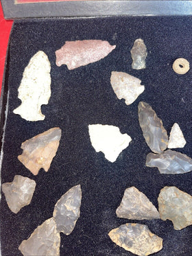 Native American Artifacts Lot 28 w/ Frame Arrowheads Collection 12”x8” Frame