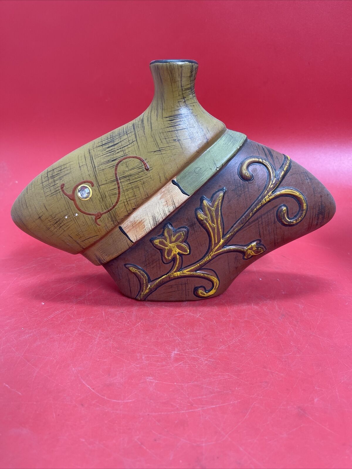 Retro-style Flower Vase Muted Colors Unique Shape