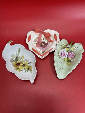 Vintage Lot 3 Plate of flowers