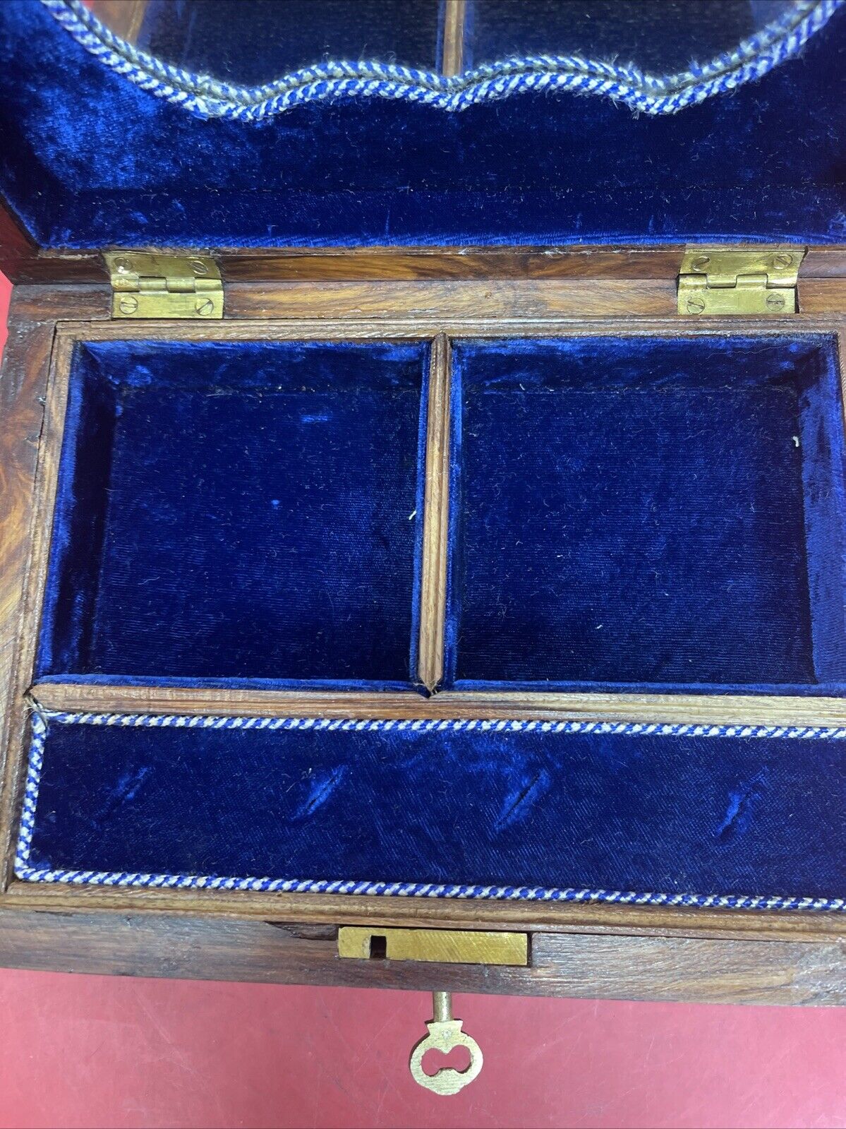 Vintage Handmade Inlaid Wood Jewelry Box W/Key,Gold Inlaid Design,10"x 7"x4"