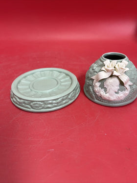 Green White 4 1/2" Jadette Stoneware Carved Cameo Flowers 2 Pc Figurine Holder