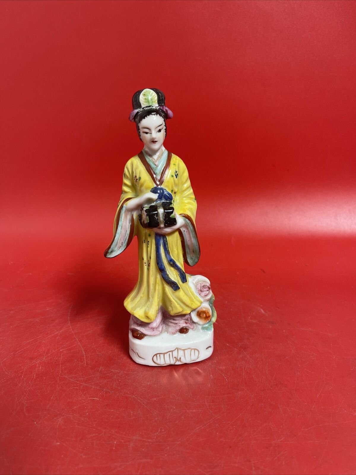 Vintage Geisha Figurine ~ Yellow Kimono ~ Japanese Style ~ Holding gift