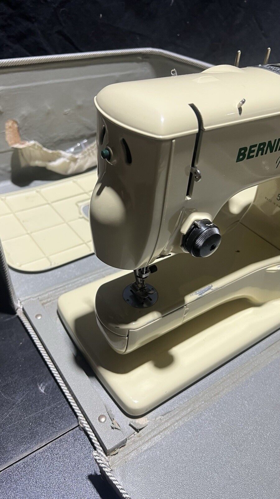BERNINA 530 RECORD Sewing Machine with CASE Switzerland - Untested
