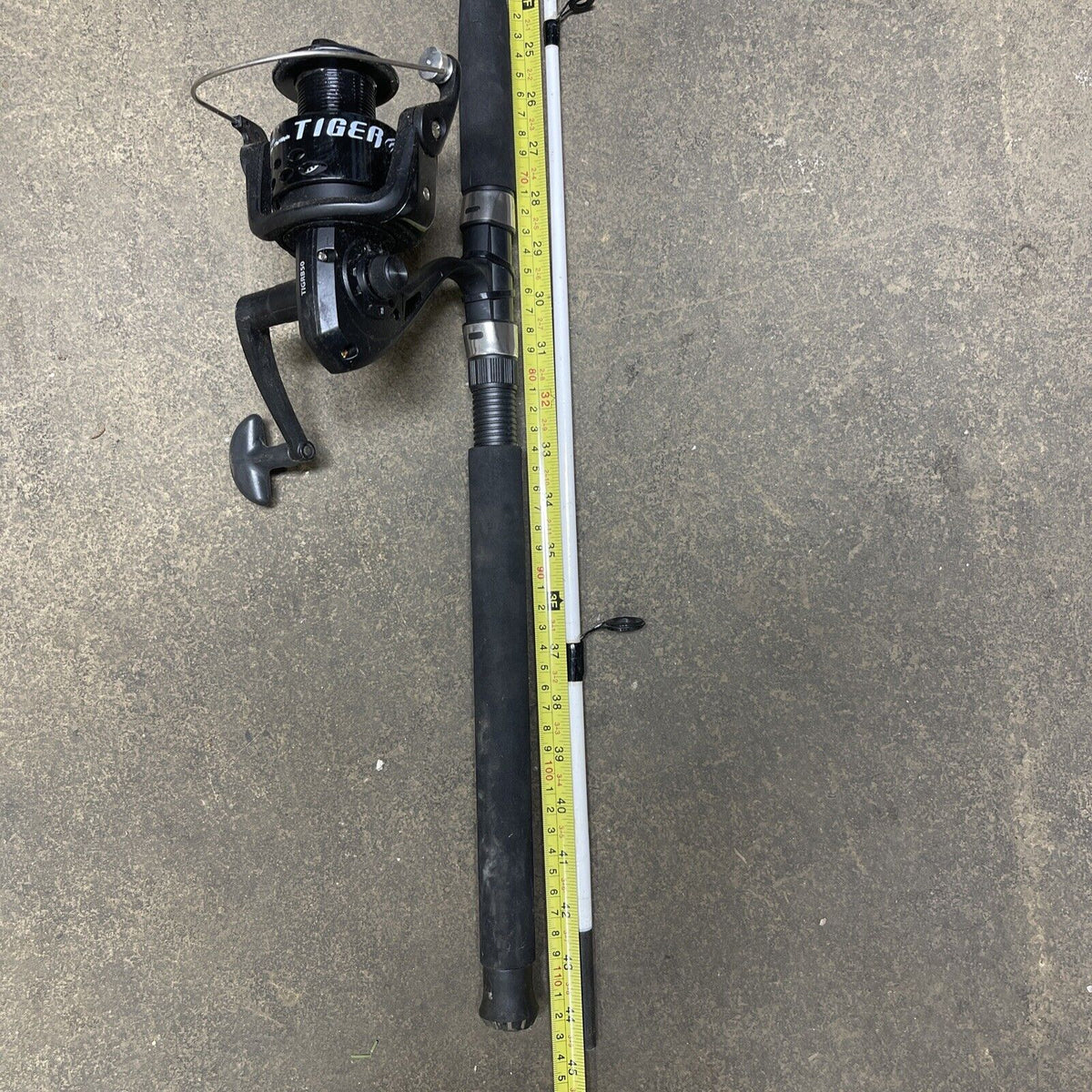 Shakespeare Tiger TIGBLKSP 70 2M 7’0” 2-piece Spinning Fishing Rod & Reel