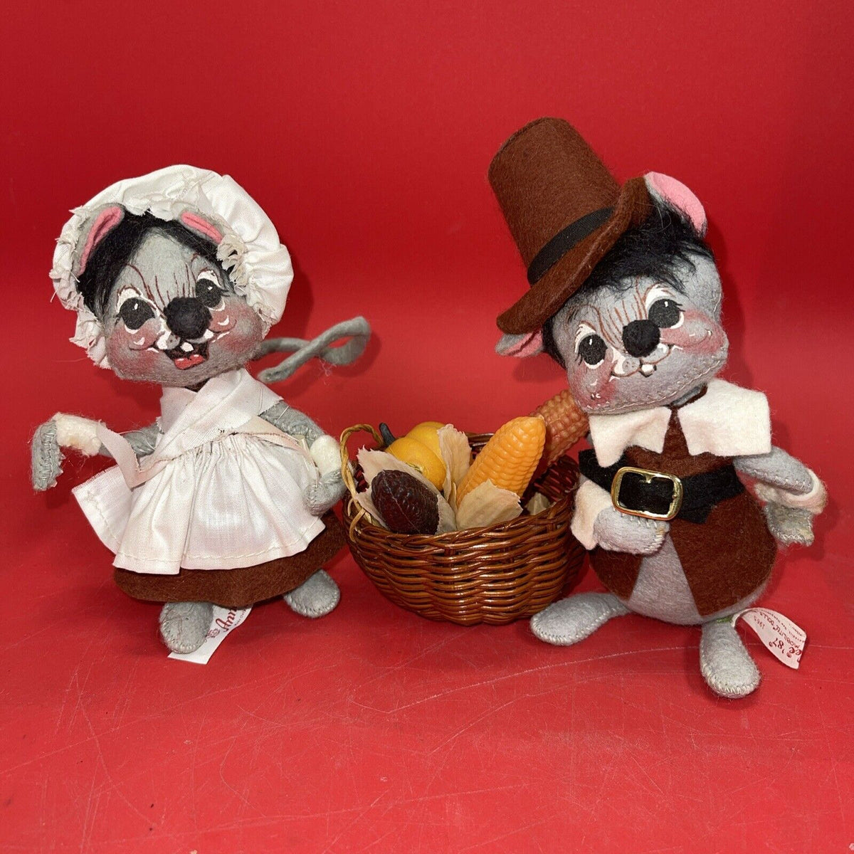 Annalee Mobilitee '87 Thanksgiving Pilgrim Mice Couple With Basket 